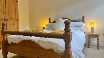 3 makuuhuonetta, silitysrauta/-lauta, ilmainen Wi-Fi, vuodevaatteet