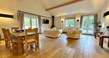 Beautiful Tranquil Barn in 14 acres of perfect peace within New Forest district