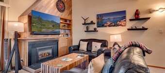 Livin' Lodge: 3  BR, 2  BA Townhouse in Carnelian Bay, Sleeps 8