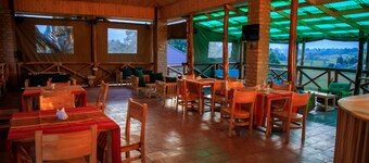 Apuuli Safaris & Cottages