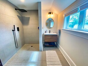 Shower, hair dryer, towels
