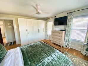 3 bedrooms, iron/ironing board, travel cot, WiFi
