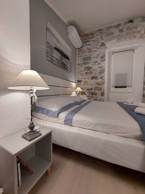 2 bedrooms, iron/ironing board, WiFi, bed sheets - Whale Song Apartment - cozy apartment with private parking space (La Spezia)