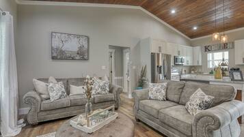 Cabin, 3 Bedrooms | Ruang tamu