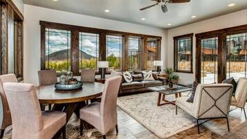 Condo, 2 Bedrooms | Interior