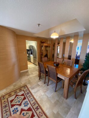 Dining - 2 bedroom, 2 bath condo at the top of Sugar Mountain-unbelievable views! (Sugar Mountain)