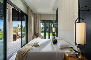 Suíte grand, vista para o lago (Luxury) | Frigobar, cofres nos quartos, individualmente decorados