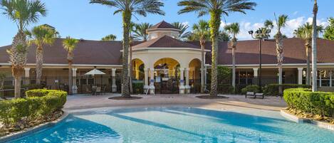 Een verwarmd zwembad