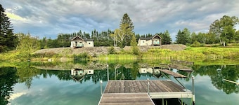 J19 South • New Modern Charm • King Suite • Direct Trail Access • In Town • WiFi