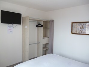1 bedroom, iron/ironing board, free WiFi, bed sheets - Quiet sunny apartment in the center of Sangatte at 80 meters of the beach. (Sangatte)