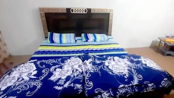 Deluxe Double or Twin Room | Bathroom | Shower, designer toiletries, slippers, towels