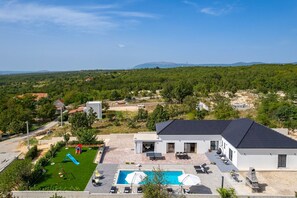 Exterior - Villa Lukas with 4 bedrooms, a high-quality family property in the Makarska hinterland (Gornji Vinjani)