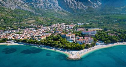 Villa Lukas with 4 bedrooms, a high-quality family property in the Makarska hinterland