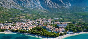 Villa Lukas with 4 bedrooms, a high-quality family property in the Makarska hinterland