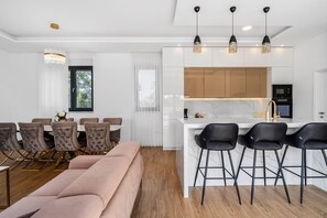 Dining - Villa Lukas with 4 bedrooms, a high-quality family property in the Makarska hinterland (Gornji Vinjani)