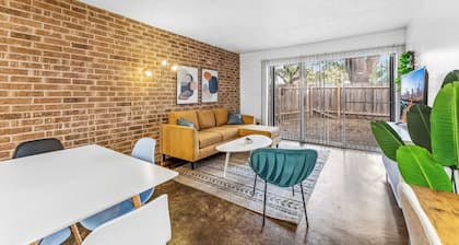 Prime SoCo chic 2BR king suite w/ pool, parking