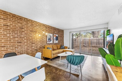 Prime SoCo chic 2BR king suite w/ pool, parking