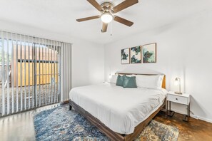 2 bedrooms, desk, iron/ironing board, WiFi - Prime SoCo chic 2BR king suite w/ pool, parking (Austin)