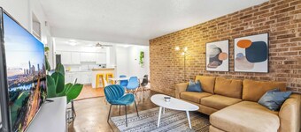 Prime SoCo chic 2BR king suite w/ pool, parking