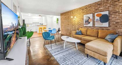 Prime SoCo chic 2BR king suite w/ pool, parking