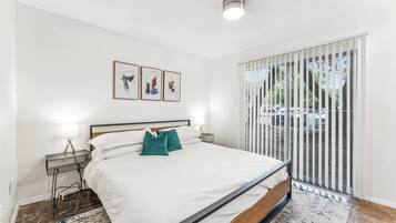 2 bedrooms, desk, iron/ironing board, WiFi