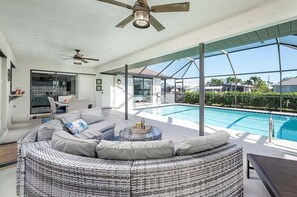 A heated pool - Aqua Bella - Waterfront Rental in Great Location - Vesteva (Cape Coral)