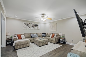 Smart TV, books - Cozy Private Basement w/ Pool & Workout
 (Ball Ground)