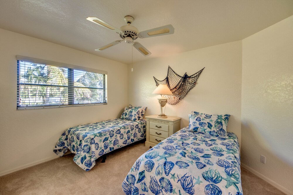 Island Breeze Private Vacation Home, WiFi, Heated Pool, Gulf Access Boating. Port Charlotte