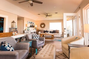 TV - Waterfront Canal House in Jamaica Beach, Galveston Tx (Galveston)