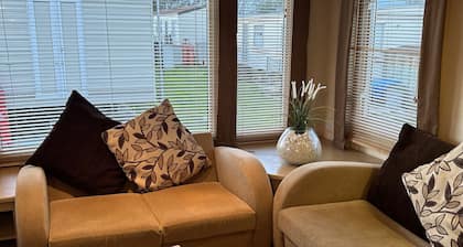 Lovely 3 bed caravan near the beach, ideal for families!