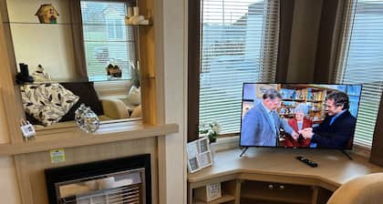 Lovely 3 bed caravan near the beach, ideal for families!