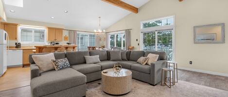 Smart TV, DVD player, table football, ping pong