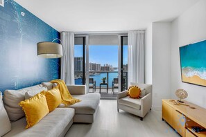 TV, offices - Stylish 2BR Apt w/Views (Pool & Gym) (Hallandale Beach)
