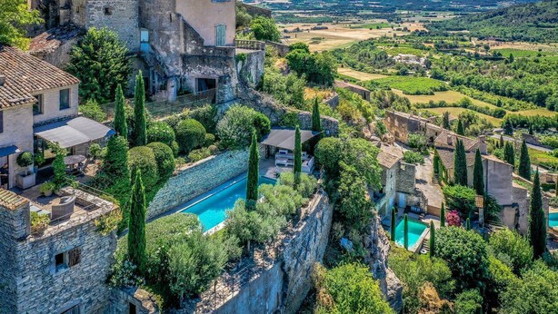 A stone building with a swimming pool, surrounded by lush greenery and a scenic valley view. - Maison Eclaircie - Three Bedroom Villa, Sleeps 6 (Gordes)