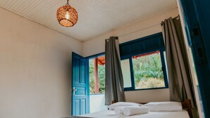 4 habitaciones, tabla de planchar con plancha y acceso a internet 