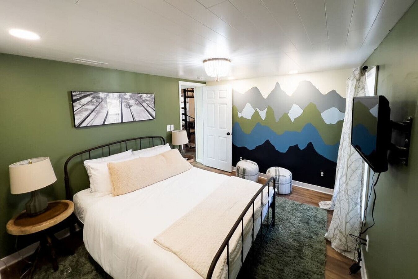 4 bedrooms, iron/ironing board, free WiFi, bed sheets