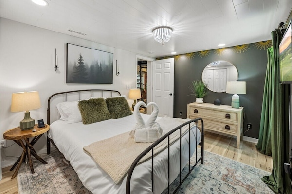 4 bedrooms, desk, iron/ironing board, free WiFi