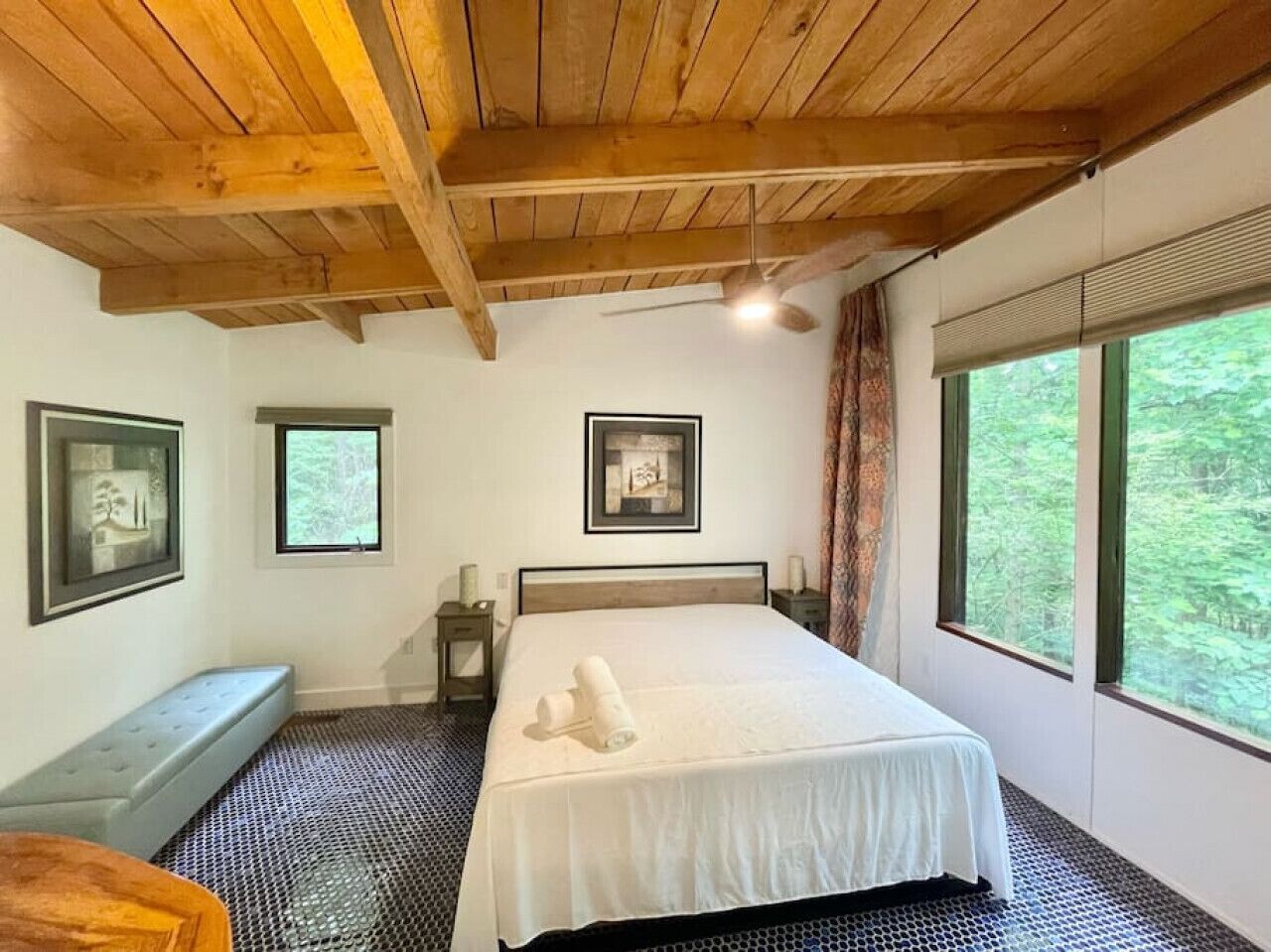 4 bedrooms, desk, iron/ironing board, free WiFi