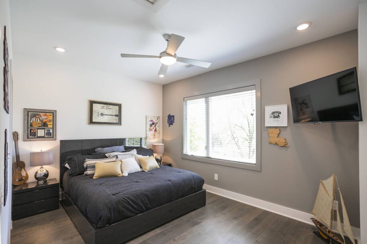 4 bedrooms, iron/ironing board, free WiFi, bed sheets