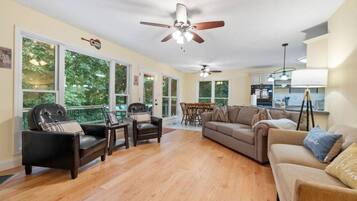 TV connectée, cheminée, baby-foot