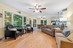 Smart-tv, pejs, bordfodbold