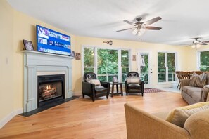 Smart-TV, Kamin, Tischfußball