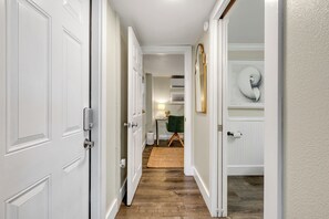 Interior - HAVANA DAYDREAMING ~ Waterfront 1 BR/1 Ba w/ Dockage & Hot Tub! (Stock Island)