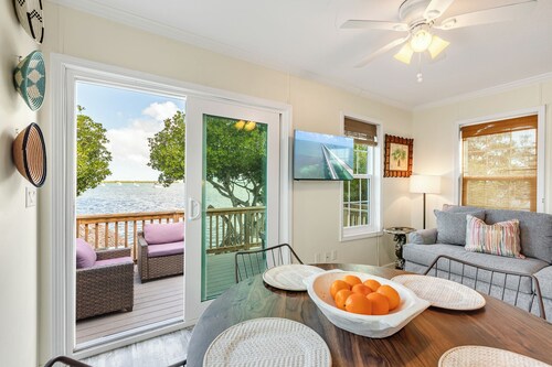 ONE PARTICULAR HARBOR ~ Waterfront 2 BR/1 Ba w/ Hot Tub!