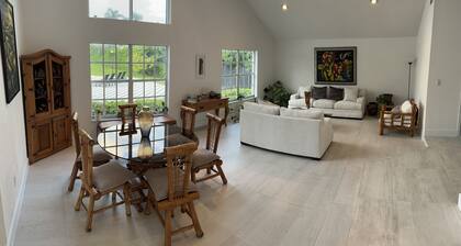 The Gaudiem House
Spacious, peaceful, Pool, Game room, close to attractions