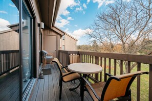 Property grounds - Cozy 2-Bed Golf Course Condo. Minutes To The Beach! (Williamsburg)