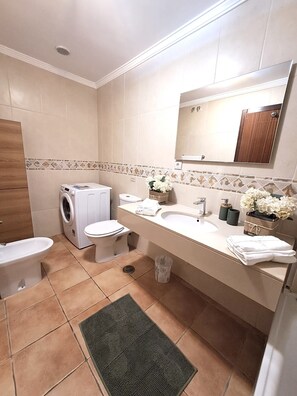 Hair dryer, bidet, towels, shampoo
