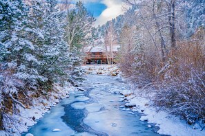 المنطقة المحيطة بالمنشأة