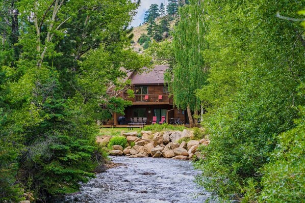 المنشأة من الخارج