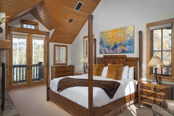 4 bedrooms, desk, iron/ironing board, free WiFi